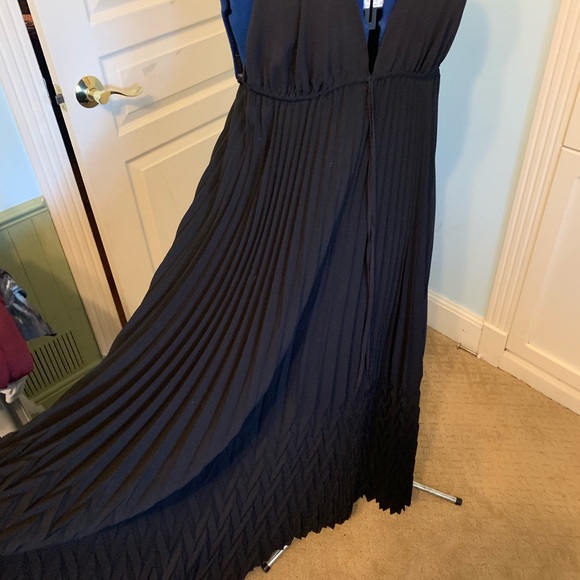 NWOT Alice and Olivia pleated halter gown - Picture 6 of 7